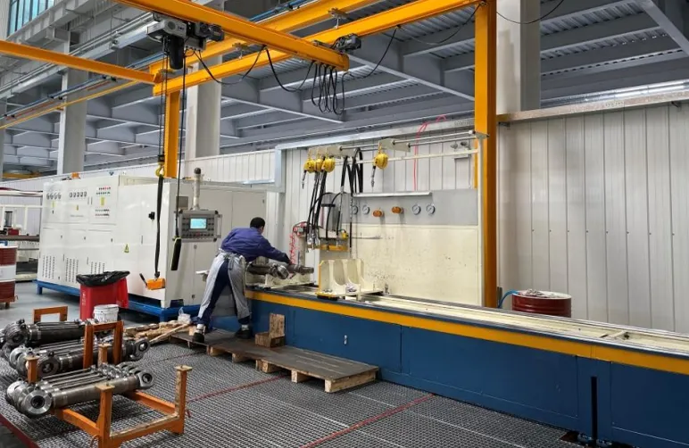 fixing hydraulic cylinders